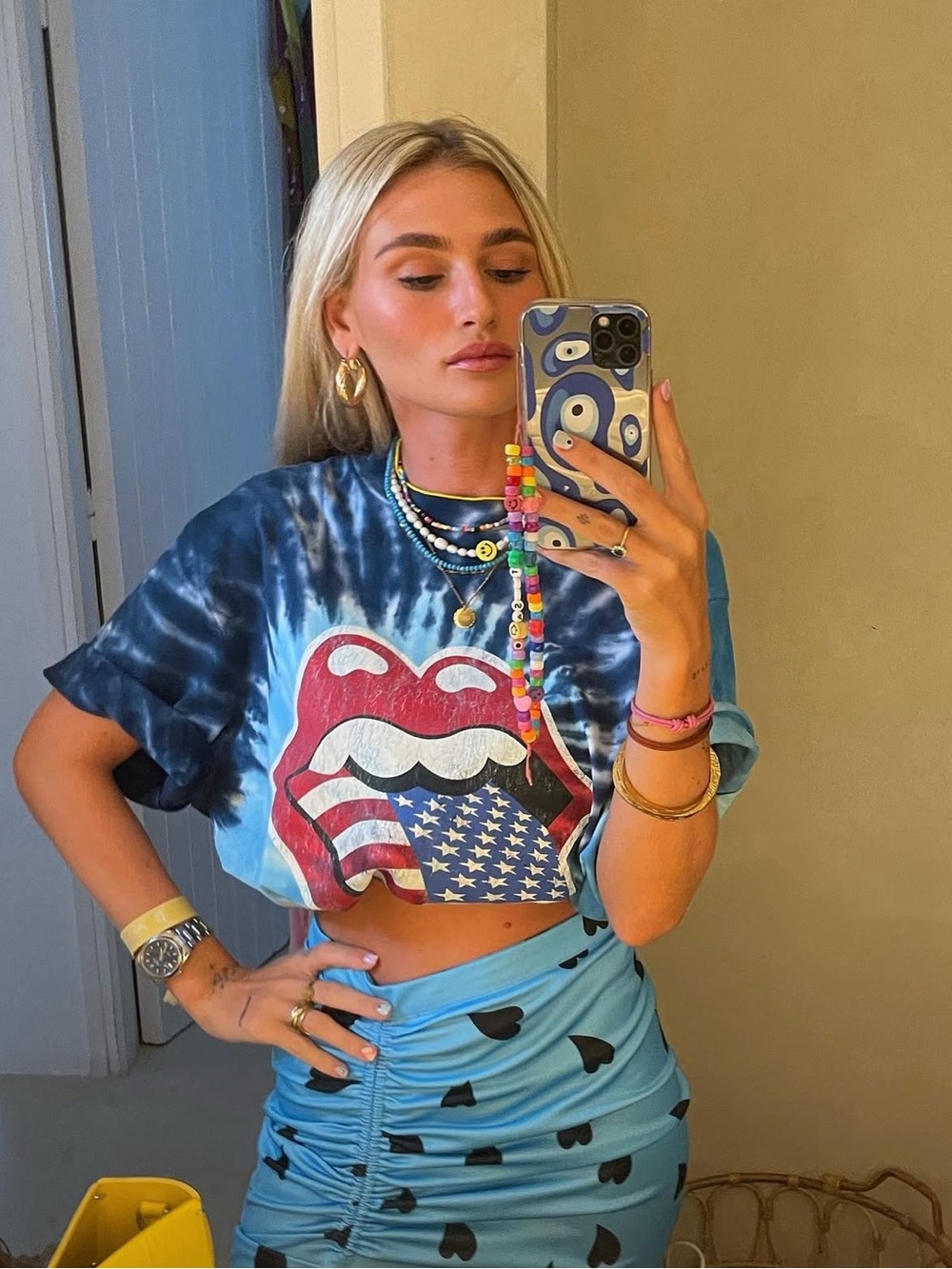 Pull&Bear Blue Tie-Dye Crop Tee with Red Lips Graphic